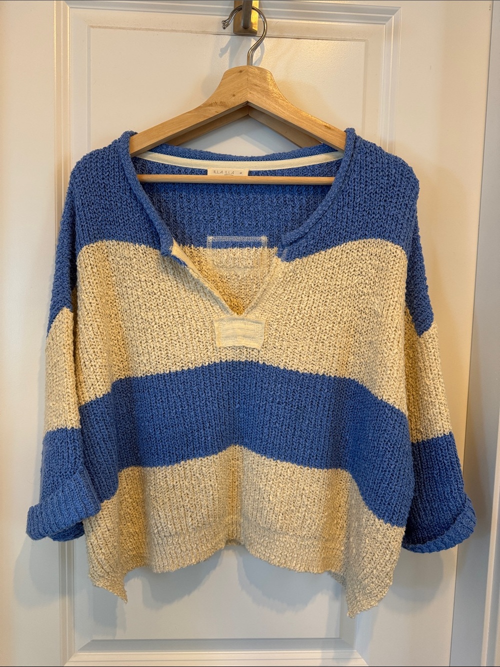 ILLA ILLA Cream and Blue Striped V-Neck Sweater
